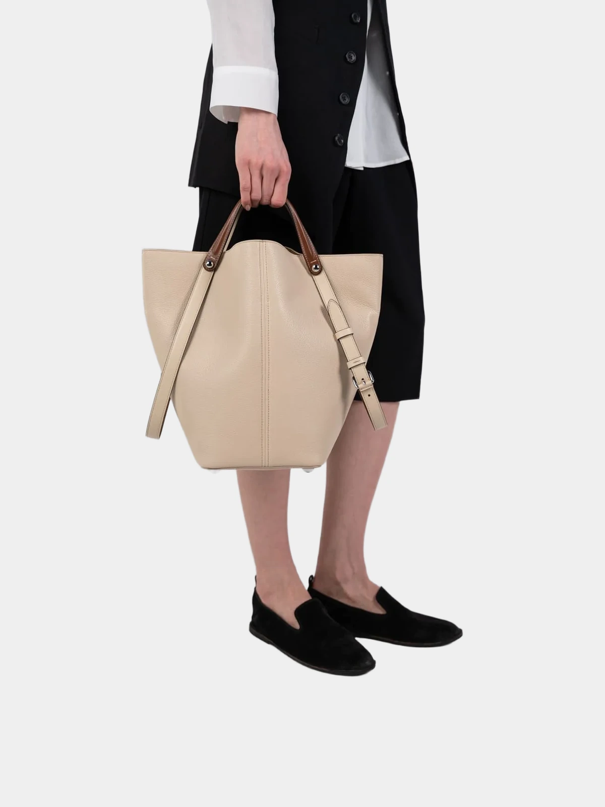 Сумка Maison Margiela Slide medium шкіряна, сіра, з ручкою та ременям - INVOGA