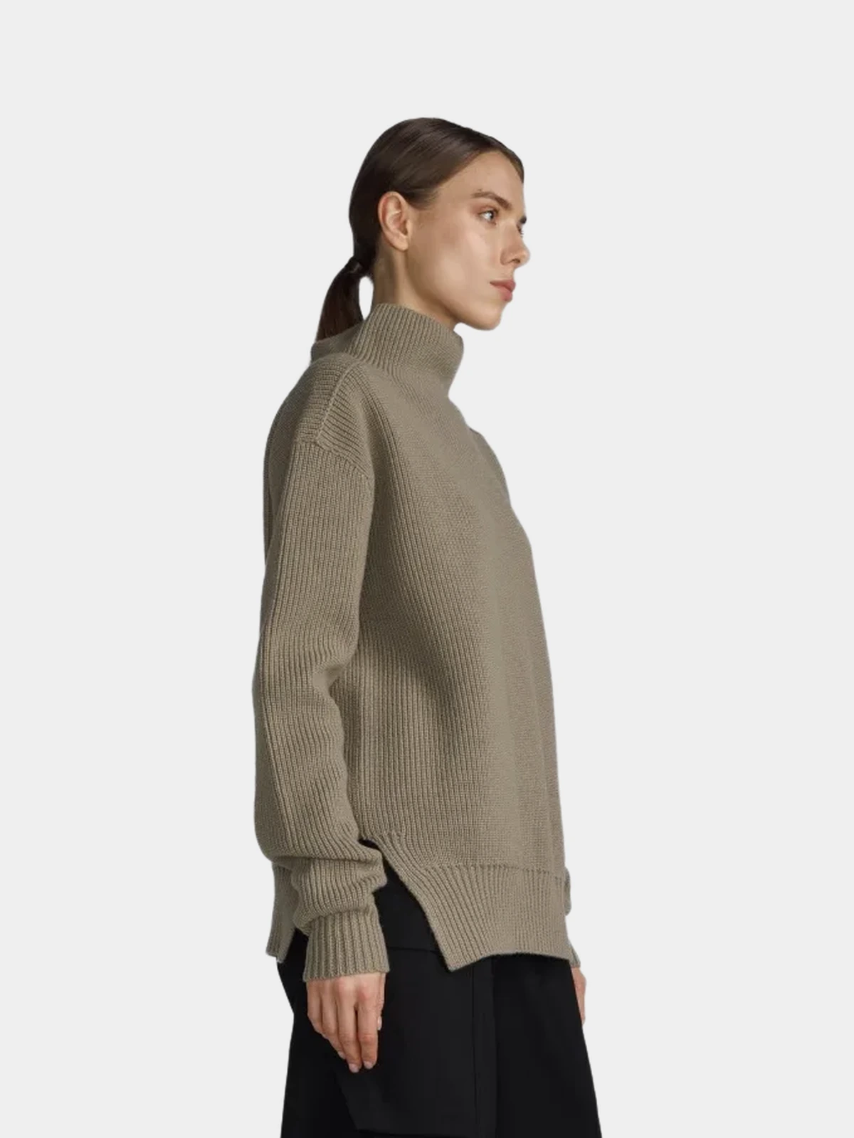ad0f5a89-f7ec-4917-9cff-f9c30029edcb Светр Rick Owens з V подібним вирізом позаду - INVOGA