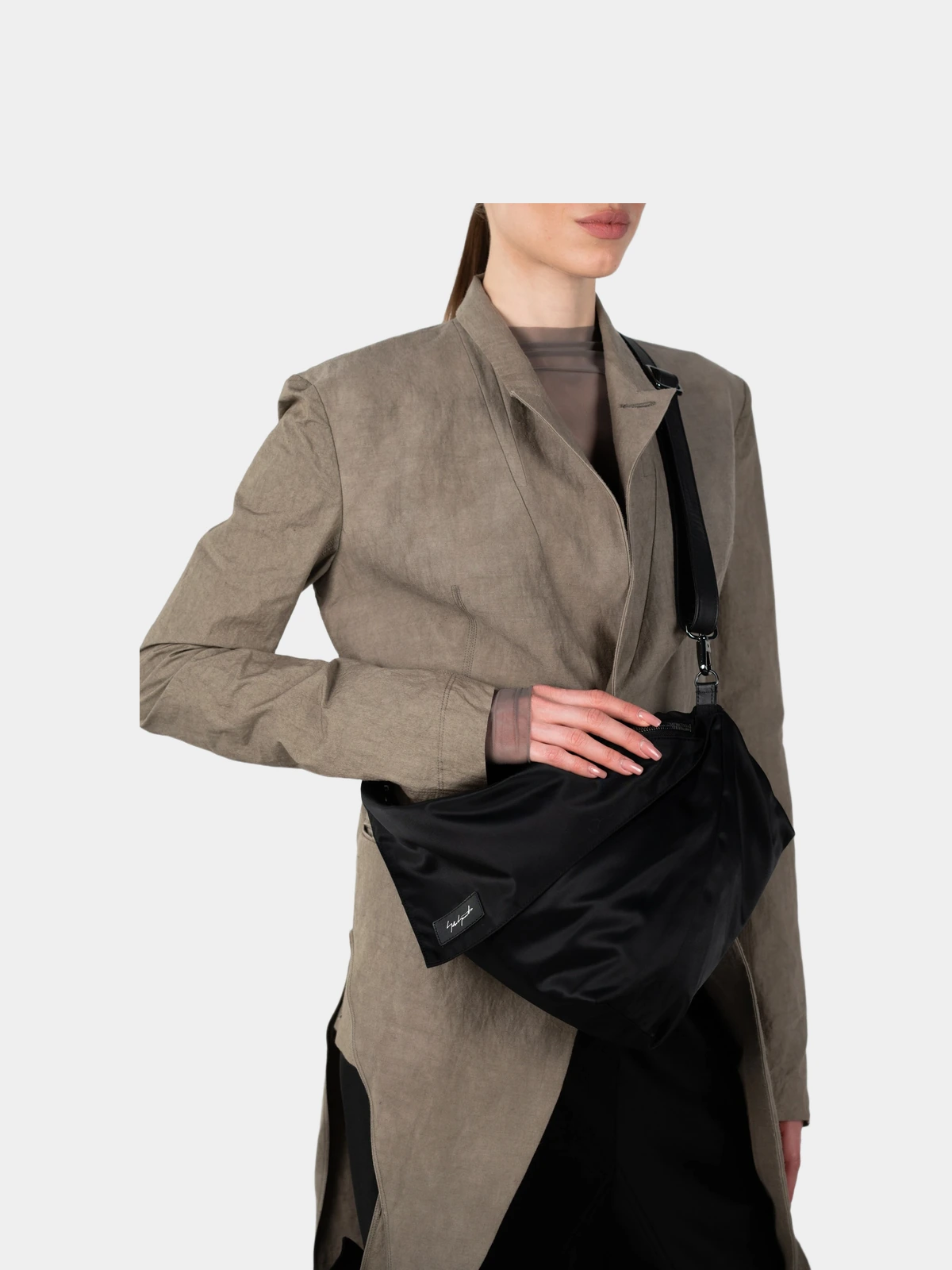 6b30b477-dbc7-4155-b1e6-b6b88f0a512e Сумка чорна Yohji Yamamoto - INVOGA